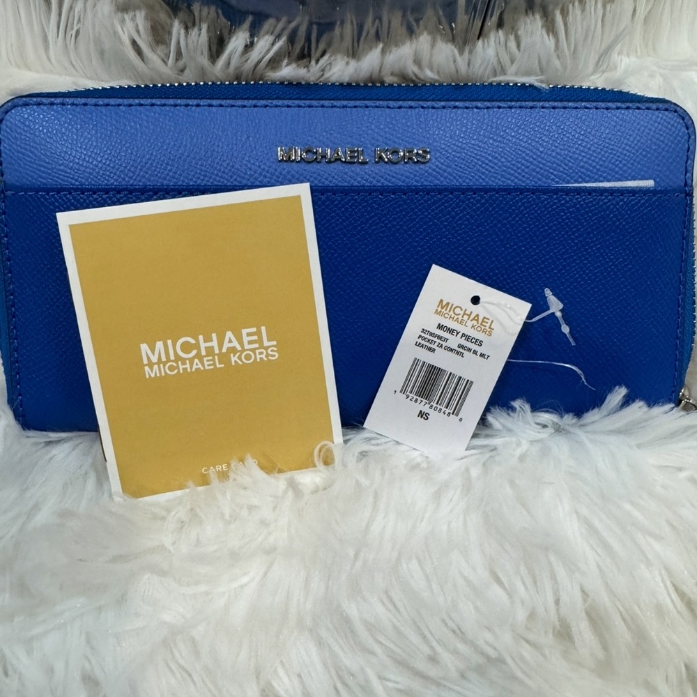 Gorgeous Vibrant Blue Michael Kors Continental Full Zip Wallet NWT